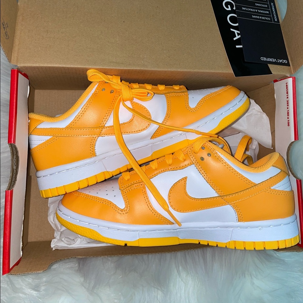 6.5 NIKE DUNKS LOW LASER ORANGE